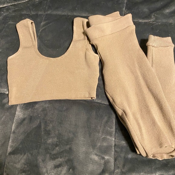 Two piece Set - Picture 1 of 1